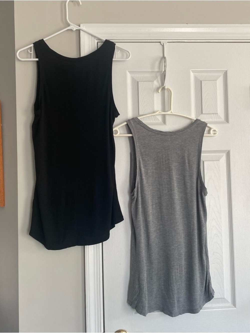 SET (2) GAP LUXE SLEEVELESS TANK TOP - Picture 6 of 7